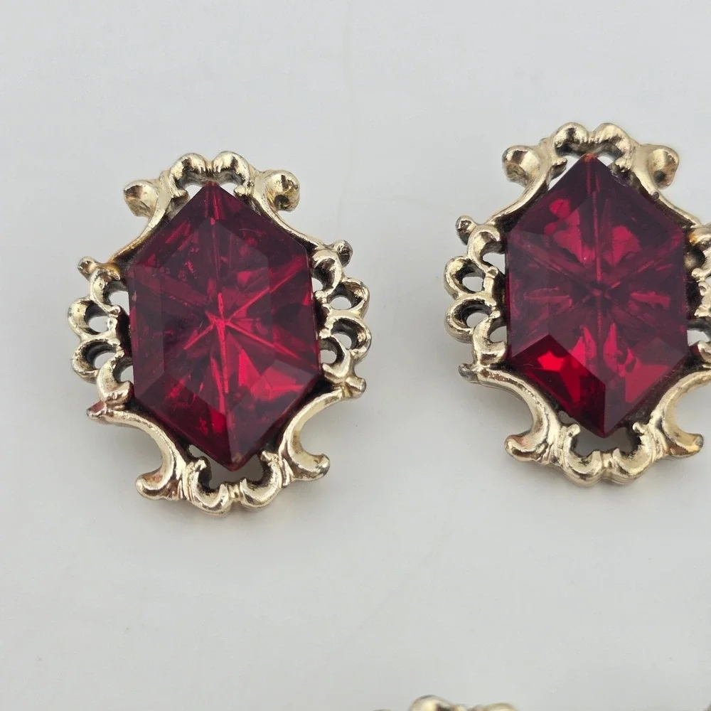 Vintage Art Deco Red Glass Gold Tone Panel Bracelet & Clip On Set